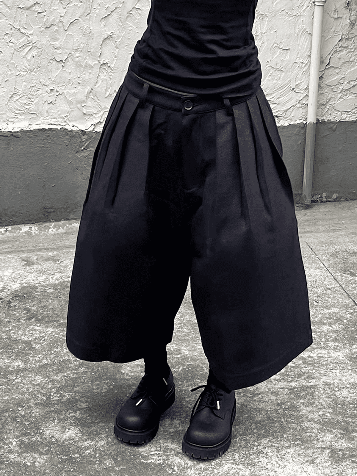 Black Pleated Wide Leg Baggy Jorts - IMG