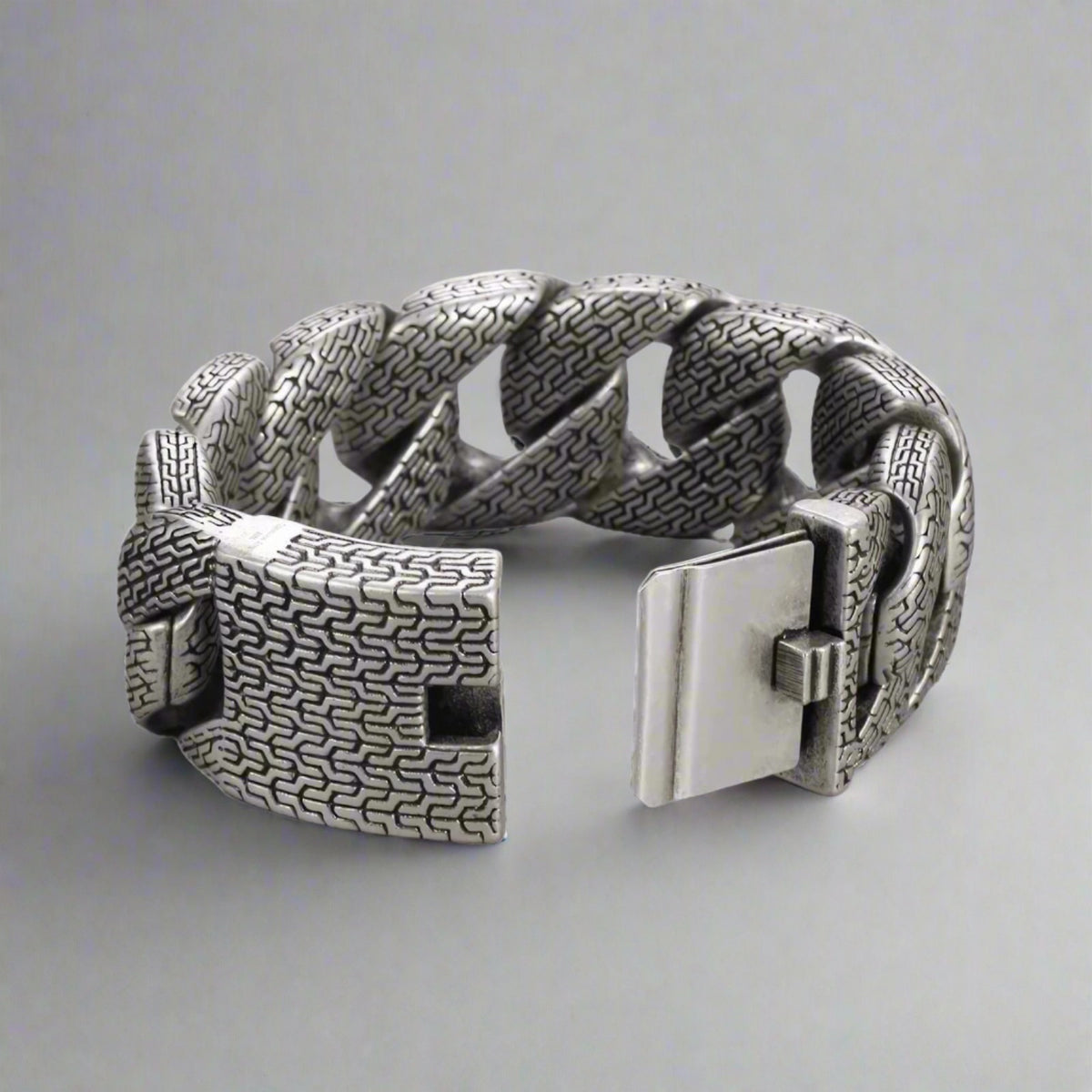Chunky Embroidered Big Cuban Chain Bracelet - IMG